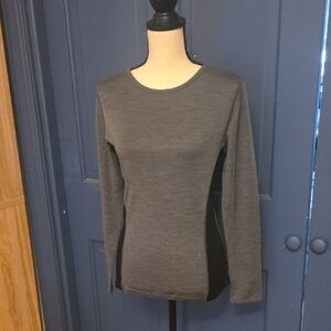 NWOT Minus 33 Merino Wool Gray and Black Long Sleeve Small Strech Base Or Mid